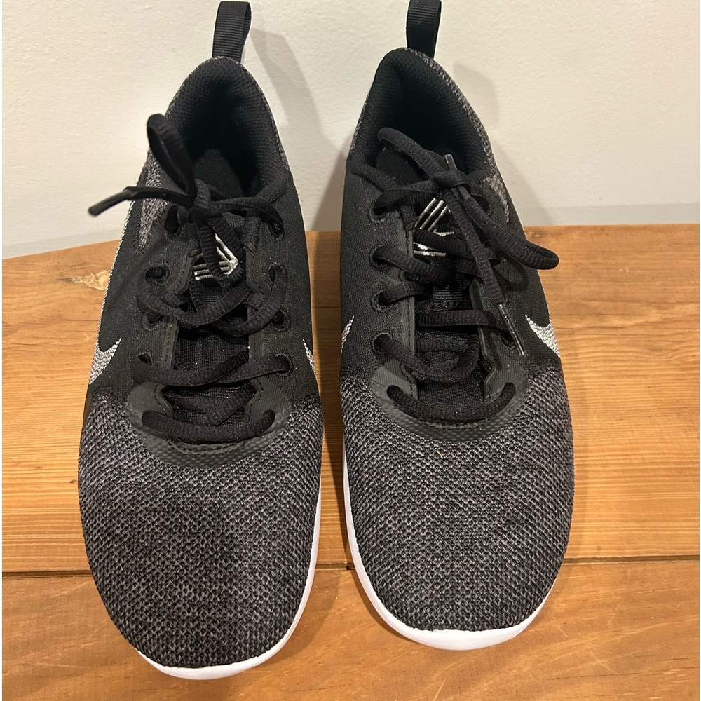 Women’s Nike Flex Tennis shoes size 7.5.